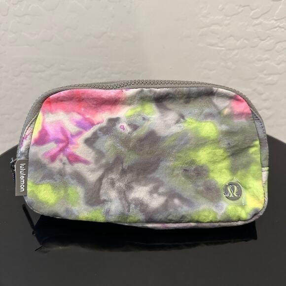 🆕 LULULEMON | Pink Green Multicolor Everyday Crossbody Everywhere Belt Bag - Picture 1 of 5